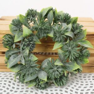 Couronne verte décorative avec des feuilles