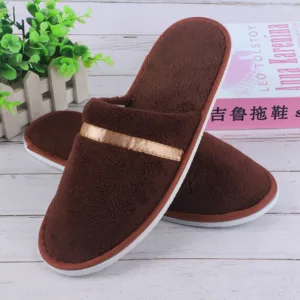 Pantoufles Mixte Marron en Polyester – Liseré Doré